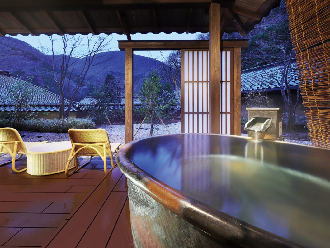 Open-air bath in the guest room at Bankokuya