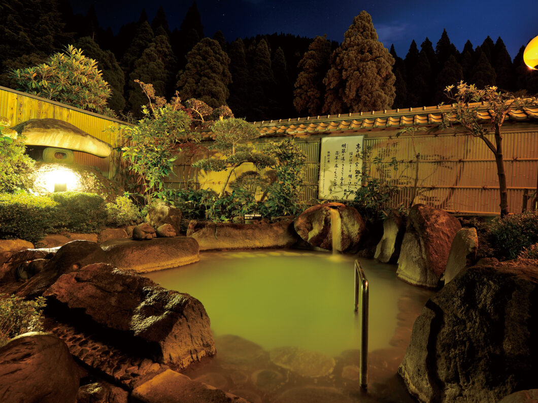 Kirishima Hotel open-air bath for men, "Tekkan no Yu"