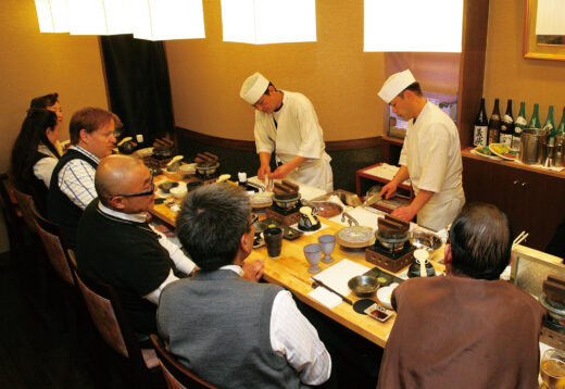 慶山　「昌」食事風景