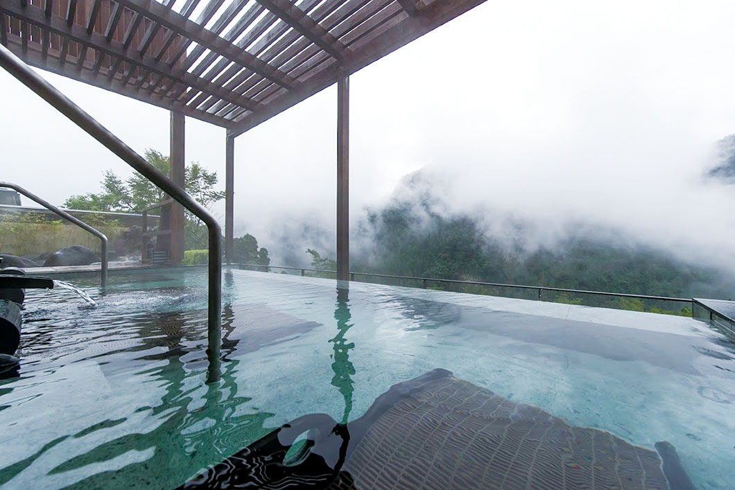 Image: Large public bath "Ryokuho"
