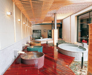 Image: Women's bath "Momomo no Yu"