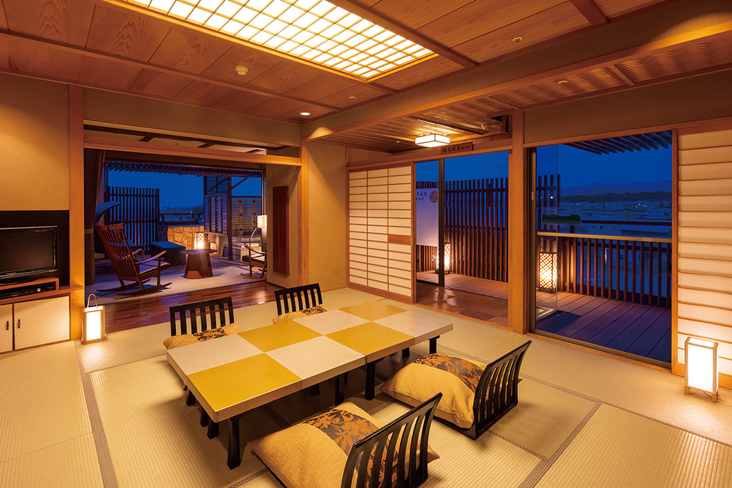 Photo: "Tensho no Yakata" suite room with open-air hot spring bath