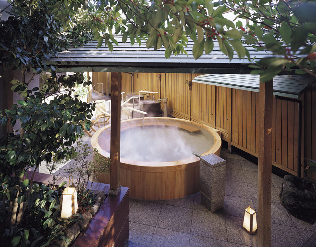 Photo: Takimi no Yuya and open-air tub bath