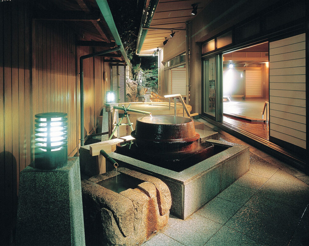 Image: Kutani's hot springs, outdoor Goemon bath
