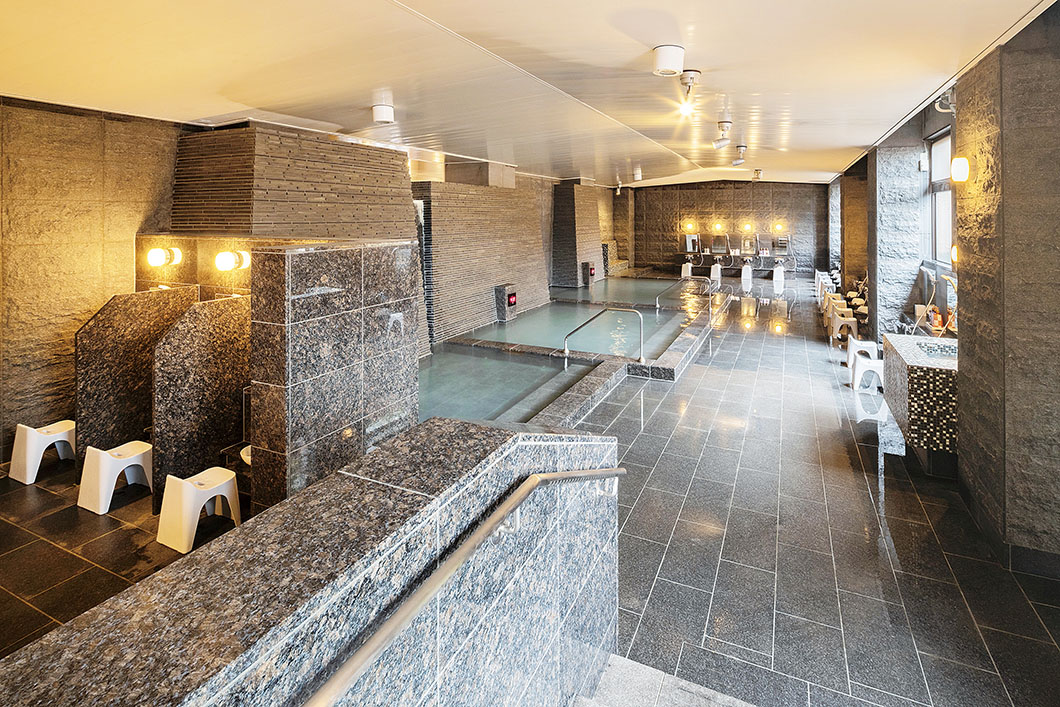 Image: Large communal bath, indoor bath