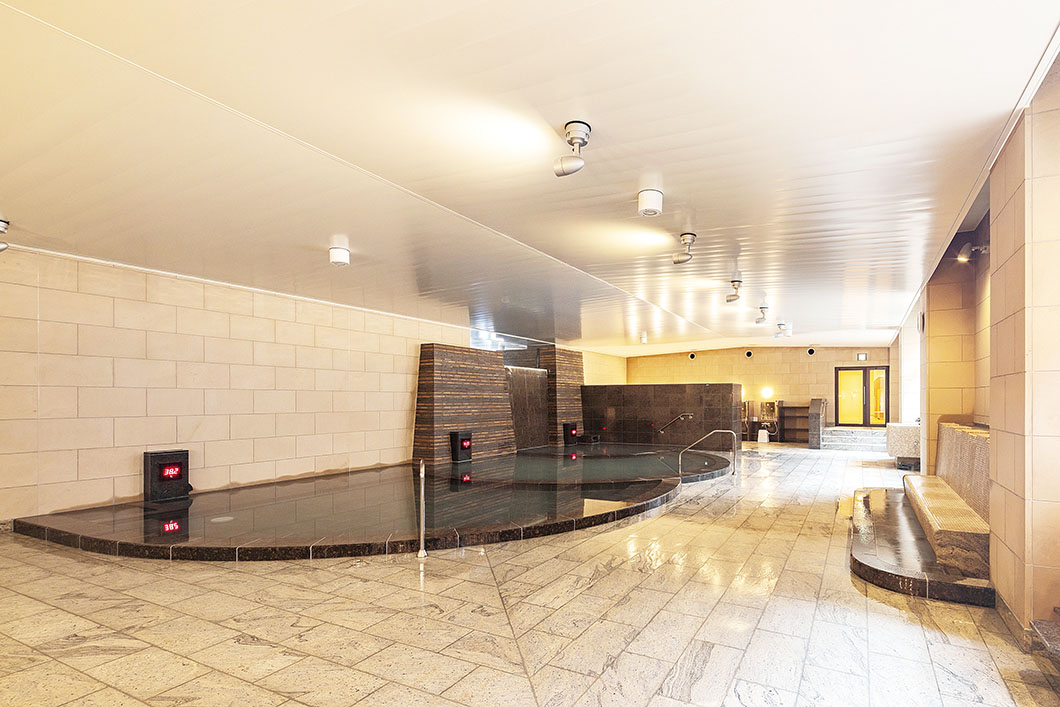 Image: Large communal bath, indoor bath