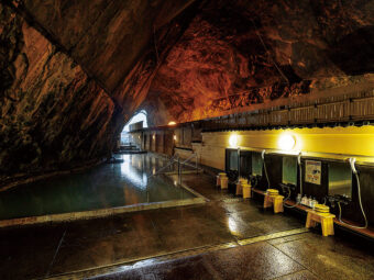 Image: Open-air bath inside "Genbudo"