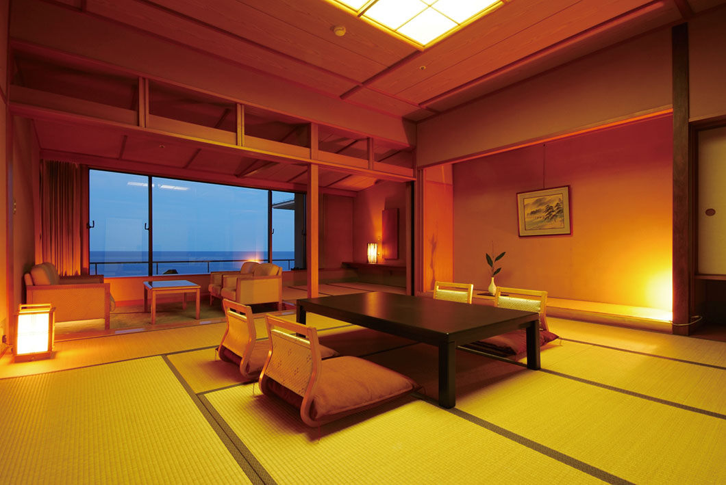 Image: Japanese-style room at Hotel Kinparo Misaki