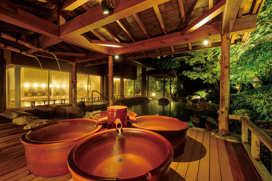 Image: Ceramic tub bath