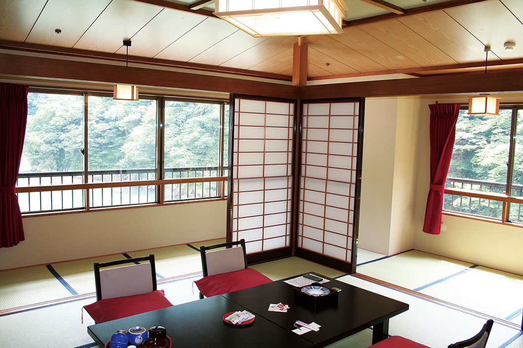 Photo: An example of a Japanese-style room at Oomaki Onsen Kanko Ryokan