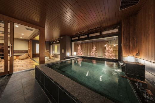 Image: Tendo Hotel private bath