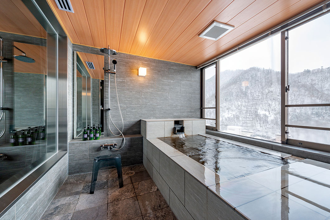 Photo: Jozankei Manseikaku (with hot spring panoramic bath)