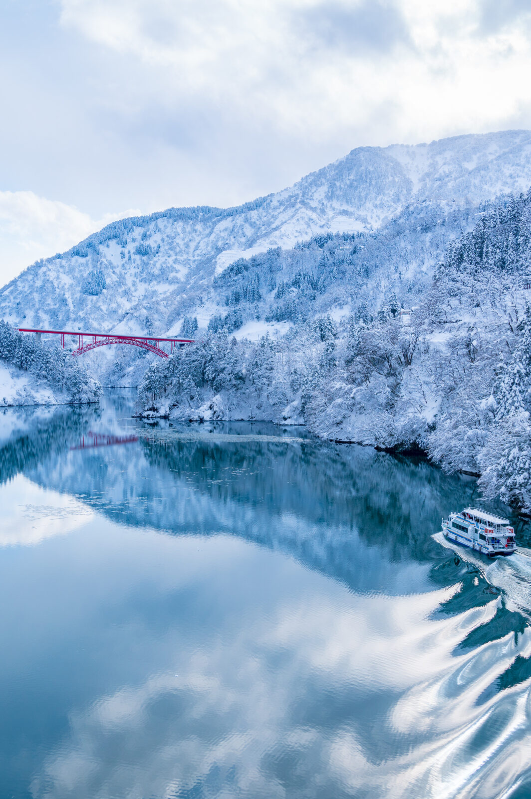 Image: Shogawa sightseeing boat