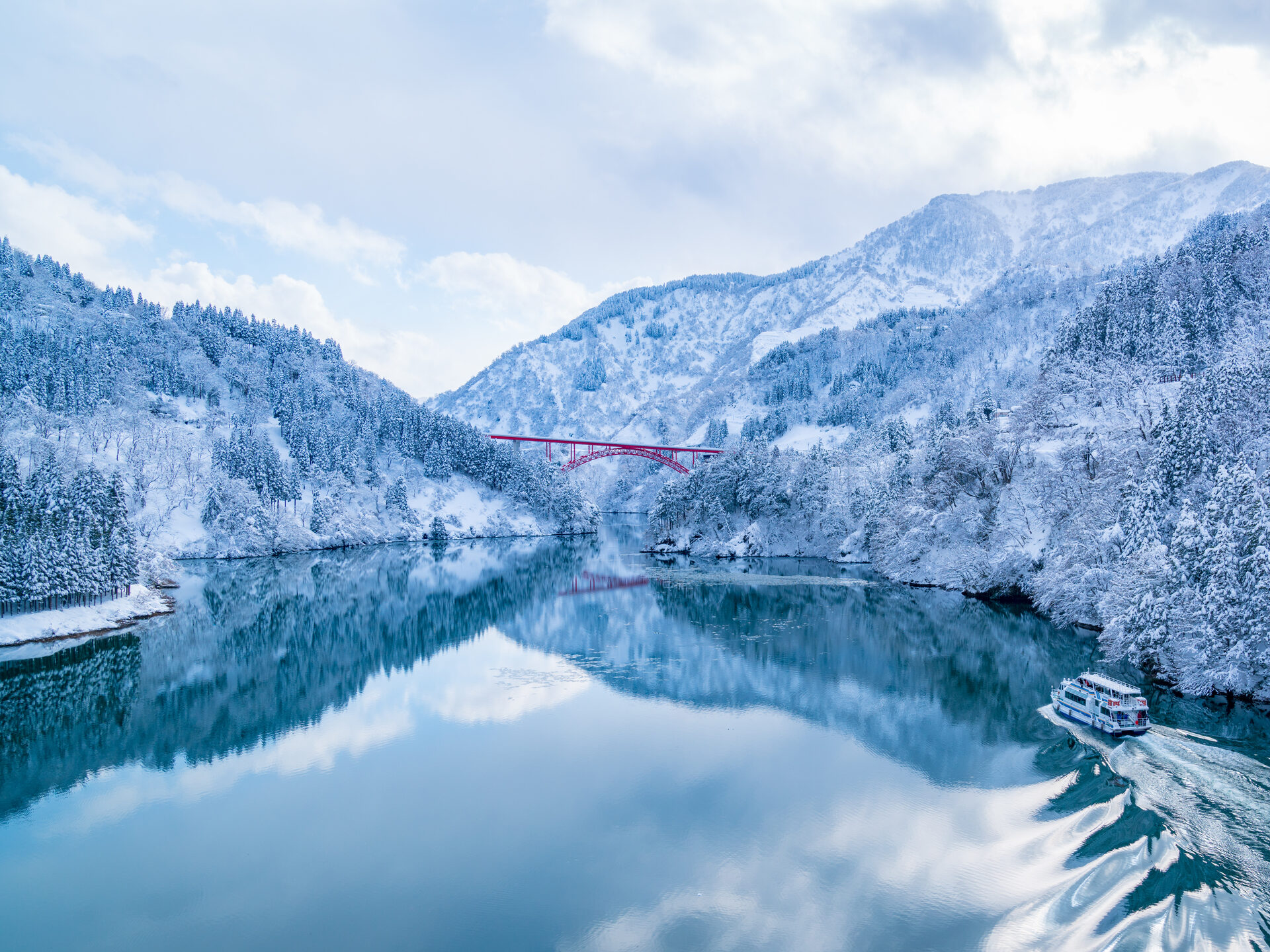 Image: Shogawa sightseeing boat