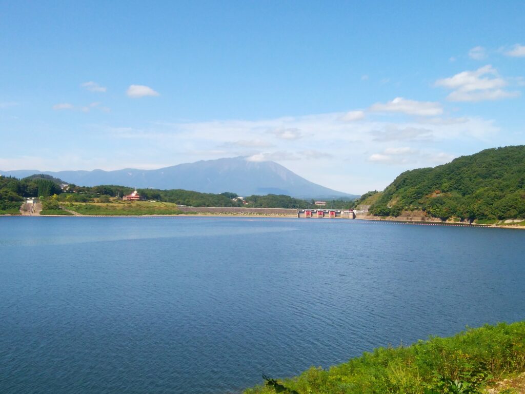 Image: Lake Gosho and Mount Iwate