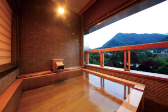 Photo: "Zuiunro" open-air bath