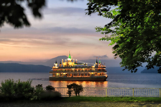 Image: Lake Toya sightseeing boat