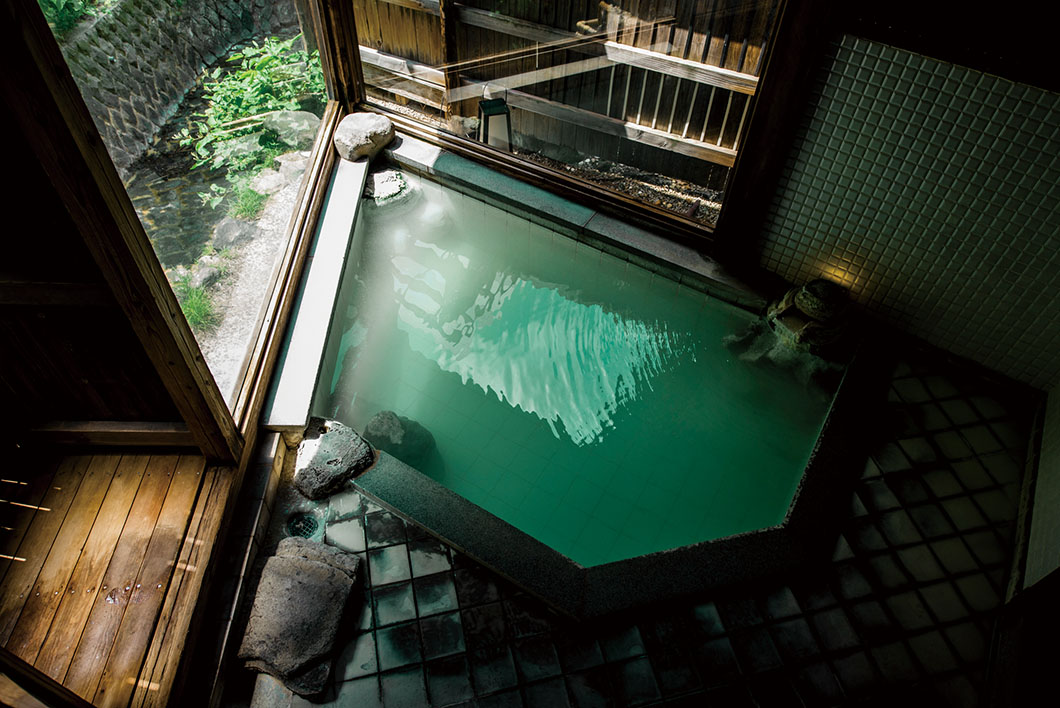 Photo: Seseragi-no-Yu Zao Stone Bath