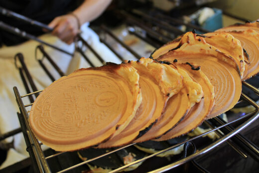 Unzen's famous hot water crackers