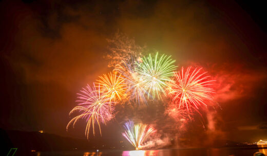 Photo: Lake Toya long-run fireworks