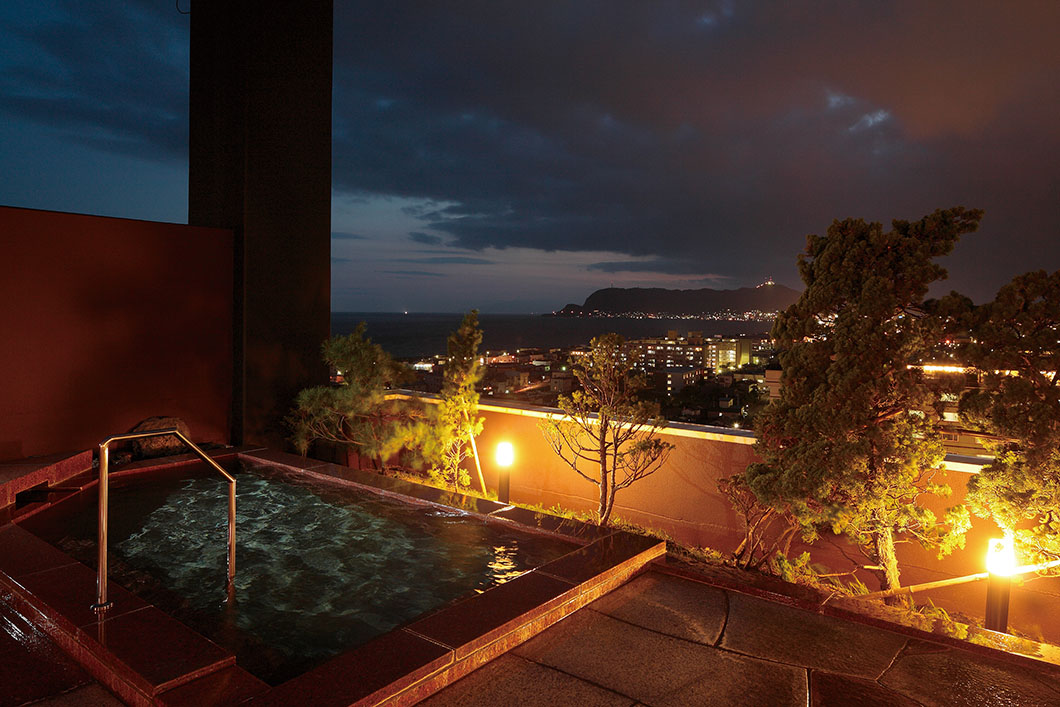 Photo: Open-air observation bath
