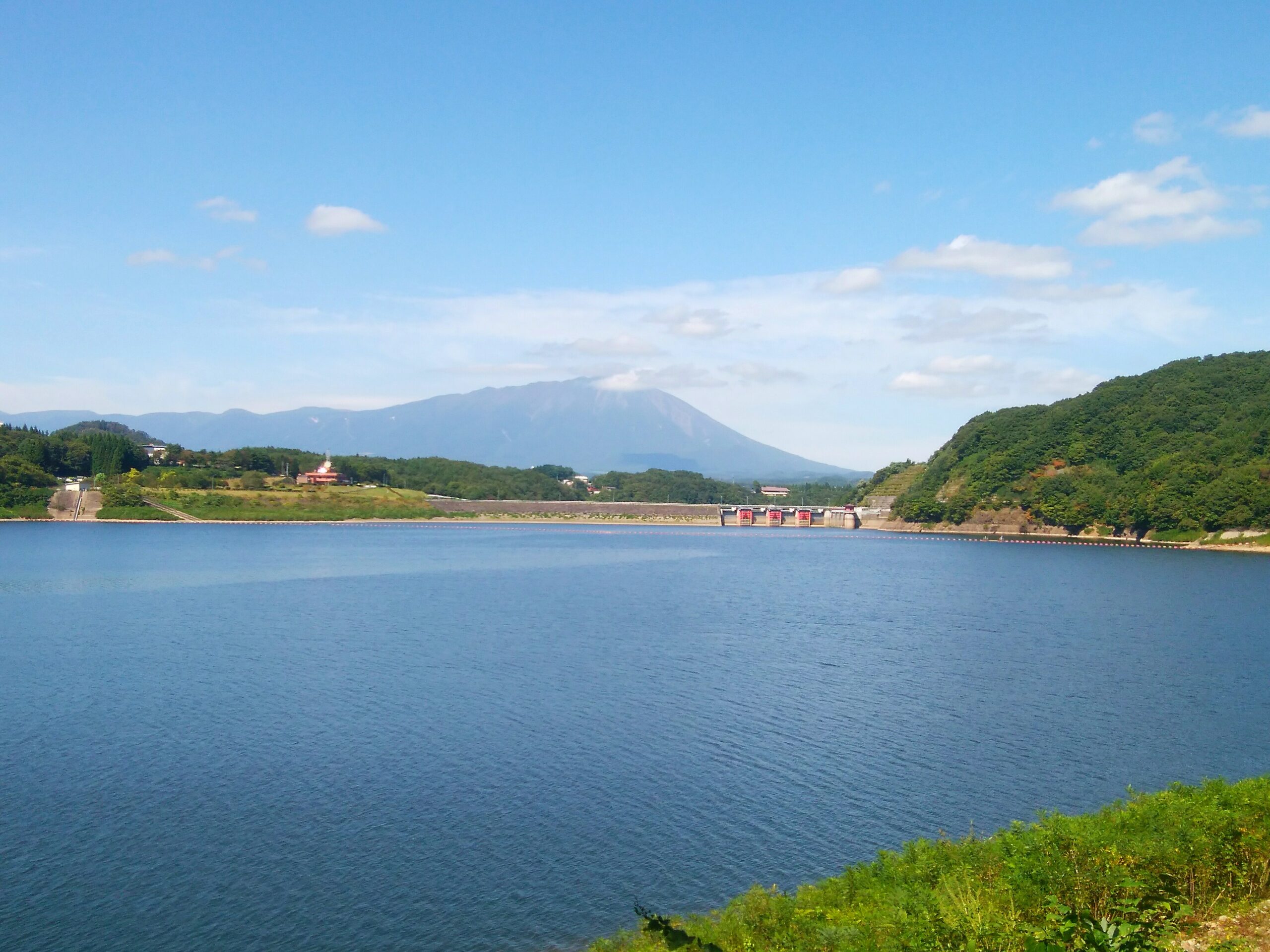 画像：御所湖と岩手山