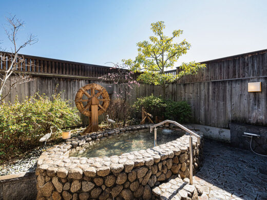 画像：松風楼7階708号室の客室露天風呂「白鷺の湯」