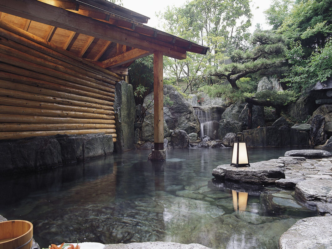 やくしの湯露天風呂「夢の湯」