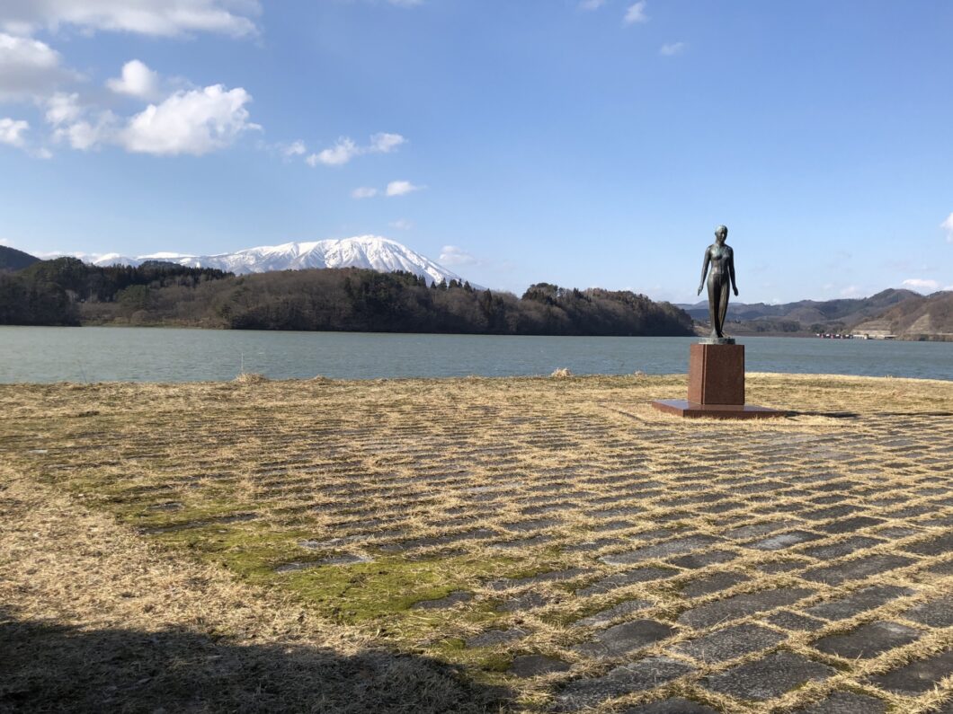 御所湖・岩手山・シオン像