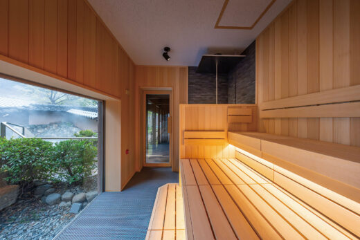 オートロウリュ式サウナ「からからの間」