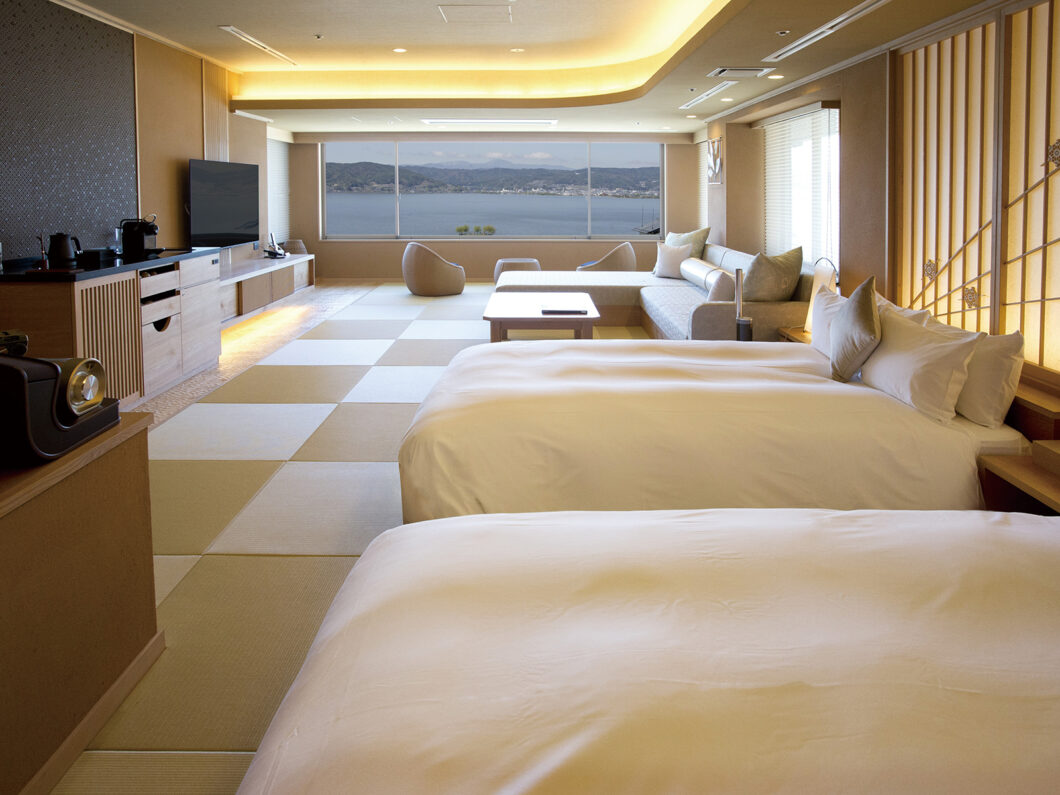 展望半露天風呂付 PREMIUM SUITE「湖陽」